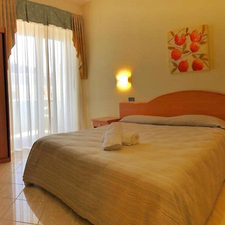 Hotel Mille Pini Marina di Ginosa Exteriör bild