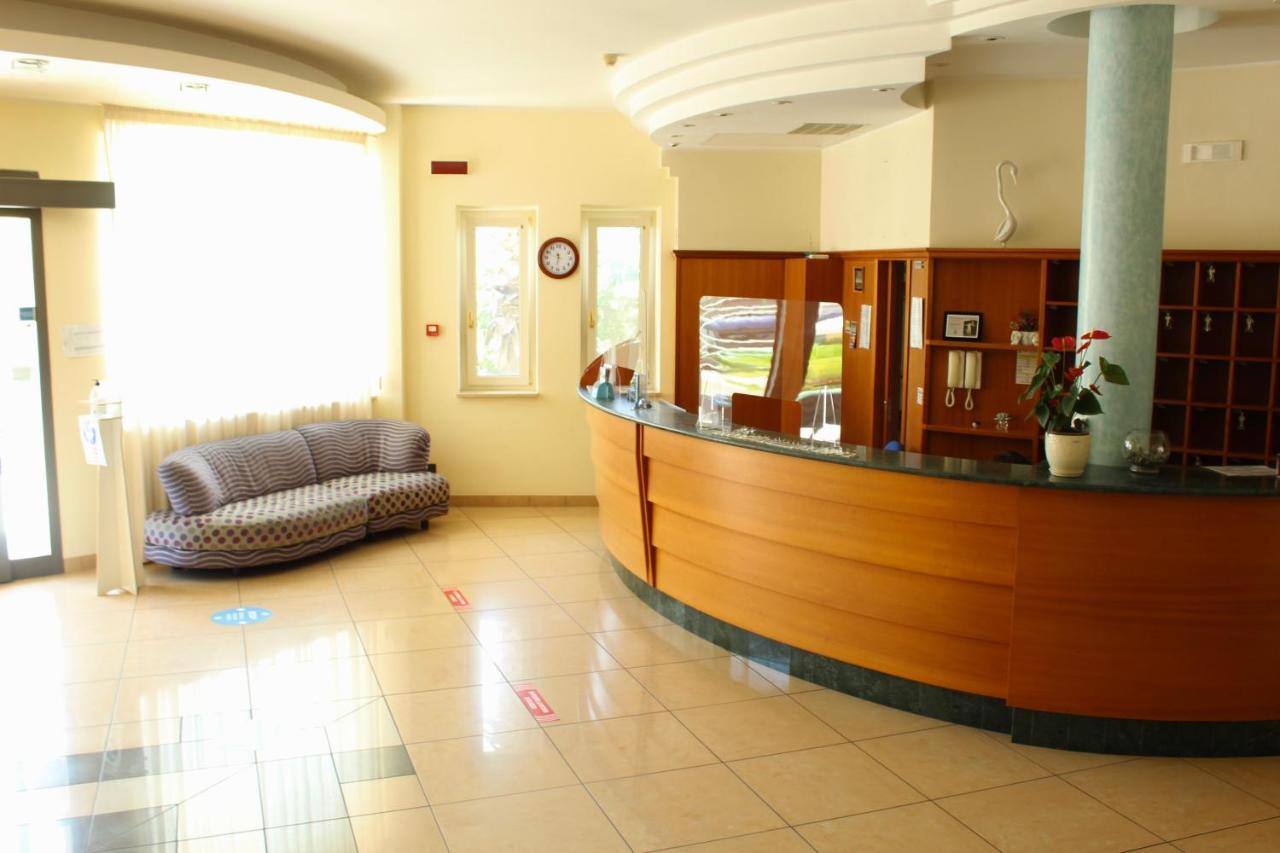 Hotel Mille Pini Marina di Ginosa Exteriör bild