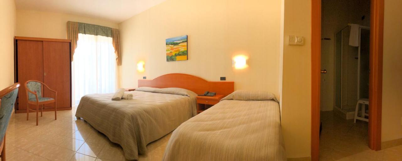 Hotel Mille Pini Marina di Ginosa Exteriör bild